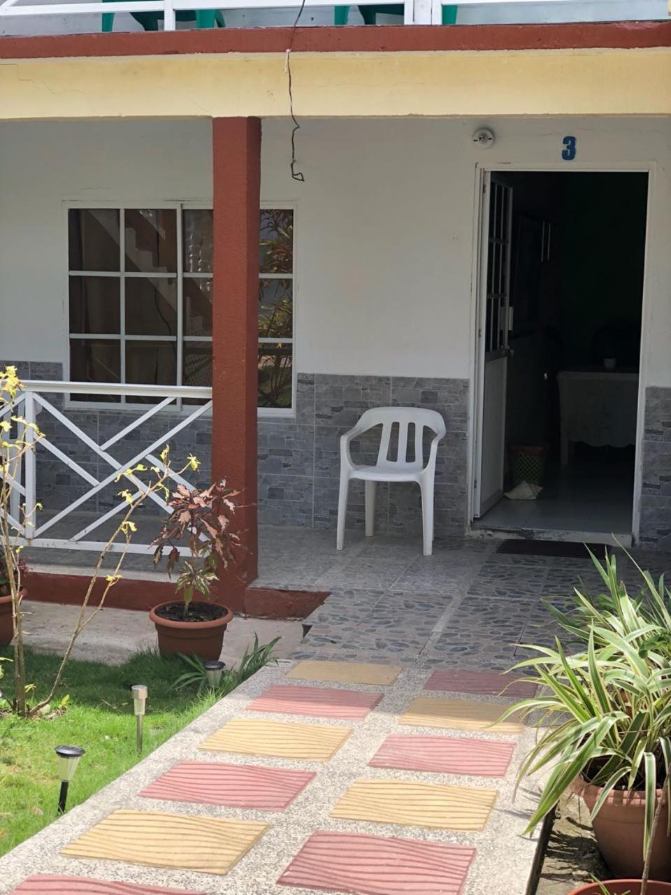 Posada Valerie Hotel Archibolds Exterior foto